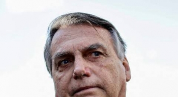 Ordem do STF determina que Bolsonaro entregue passaporte à Justiça